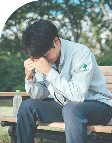 悩む男性